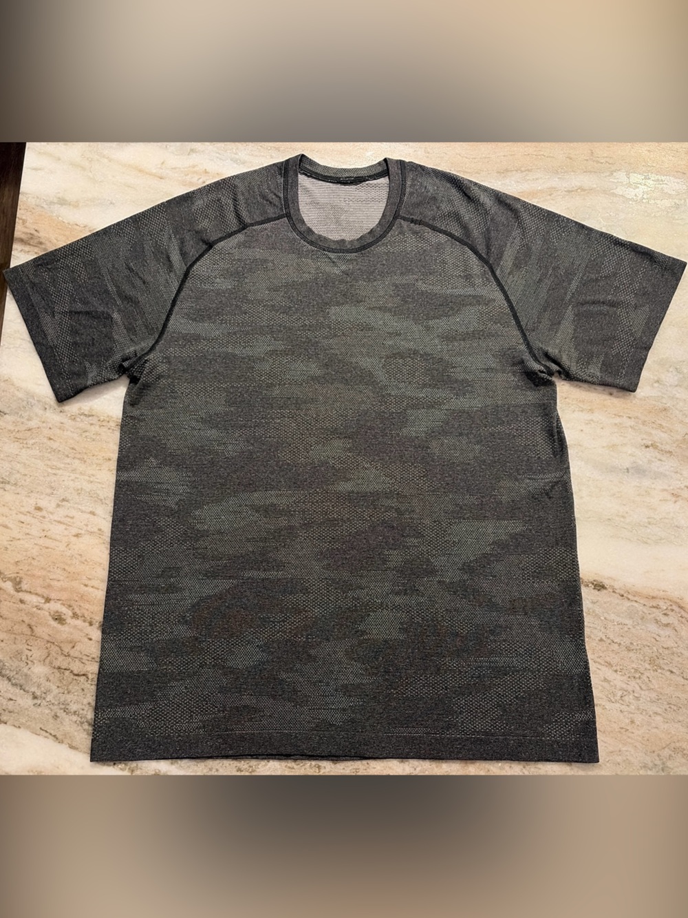 Lululemon Metal Vent Tech Short Sleeve Active T-Shirt Gray Camouflage Men's XL